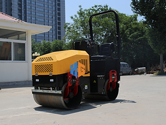 小型壓路機(jī)都有哪些特點(diǎn)呢？