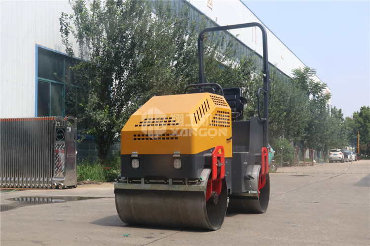 小型壓路機(jī)輪胎如何防老化？保養(yǎng)比什么都重要